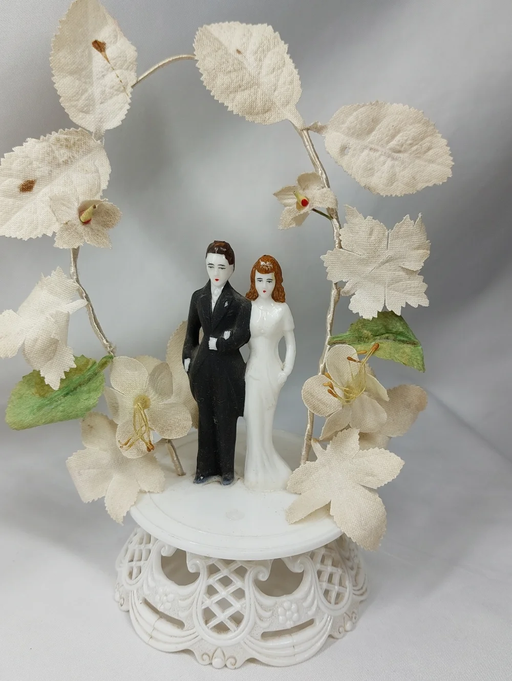 VTG 1940s 50s WEDDING CAKE TOPPERS BRIDE & GROOM LOT OF 2 Chalkware Plastic